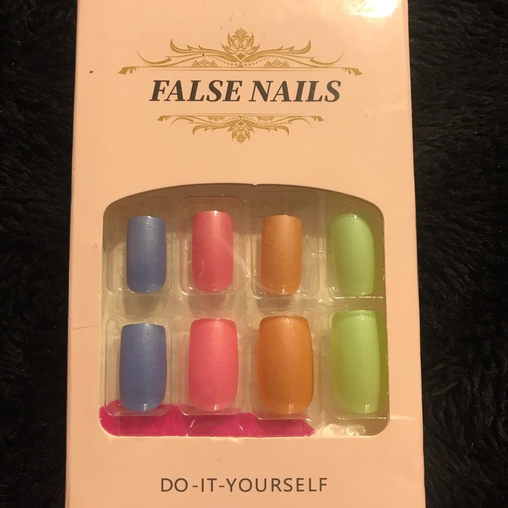 Press on false nails